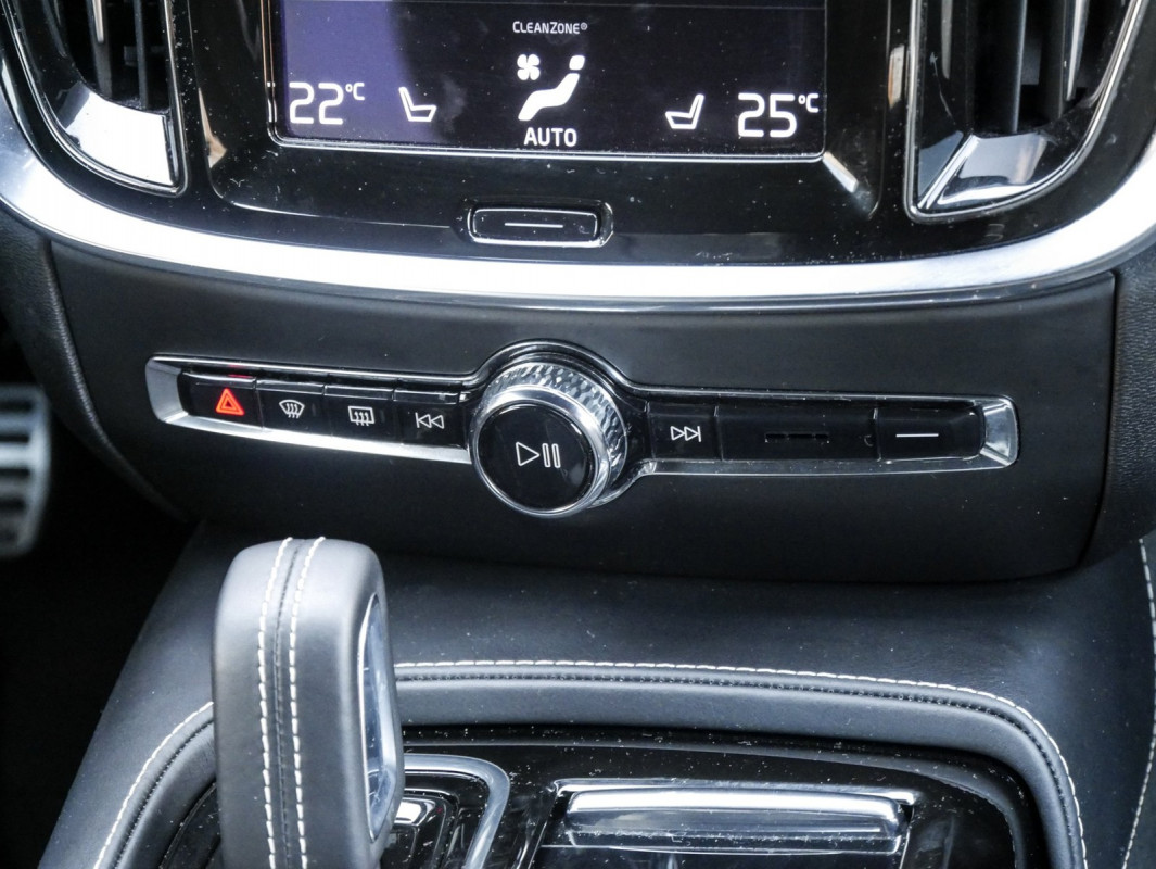 Volvo V60 T6 Recharge Plug-in Hybrid AWD - Kombi - Blau - Gebrauchtwagen - Bild 11