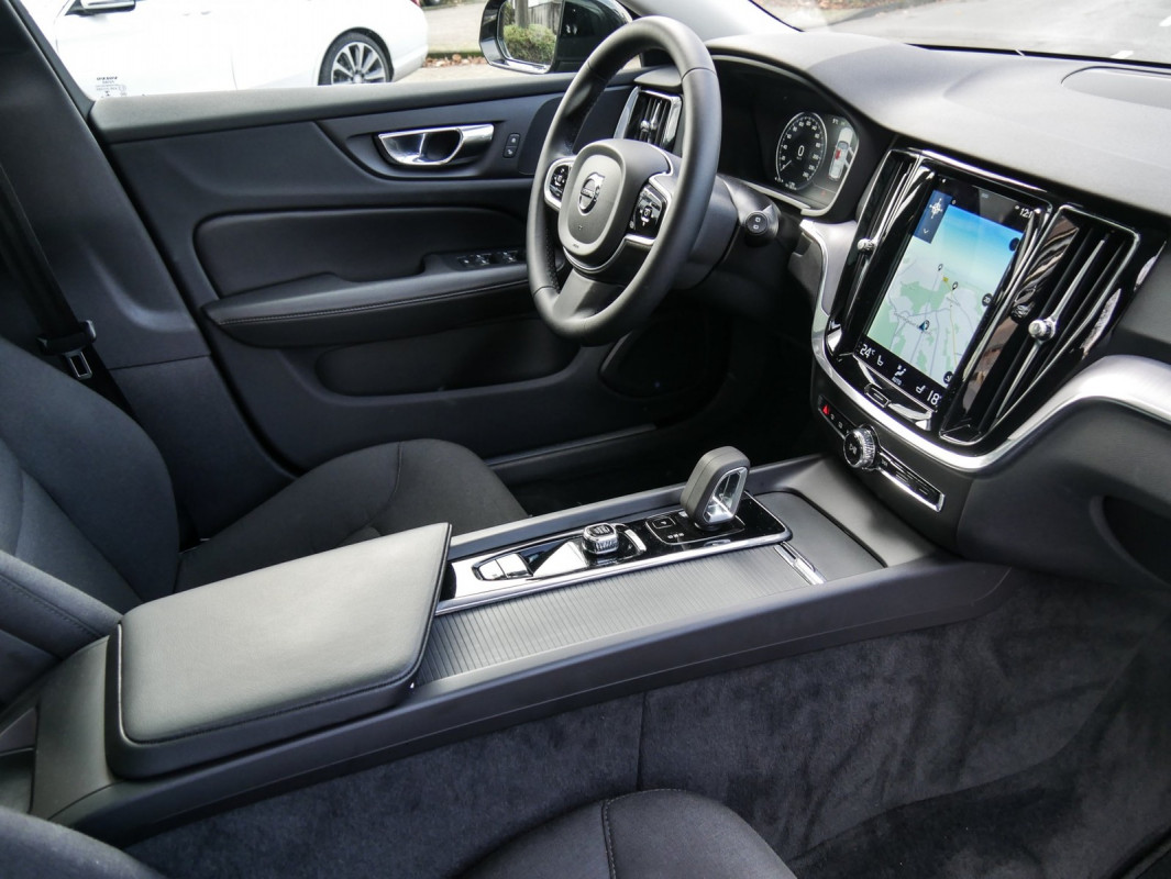 Volvo V60 B4 Cross Country - Kombi - Schwarz - Gebrauchtwagen - Bild 3