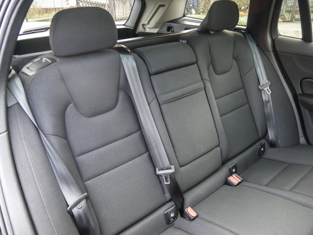 Volvo V60 B4 Cross Country - Kombi - Schwarz - Gebrauchtwagen - Bild 5