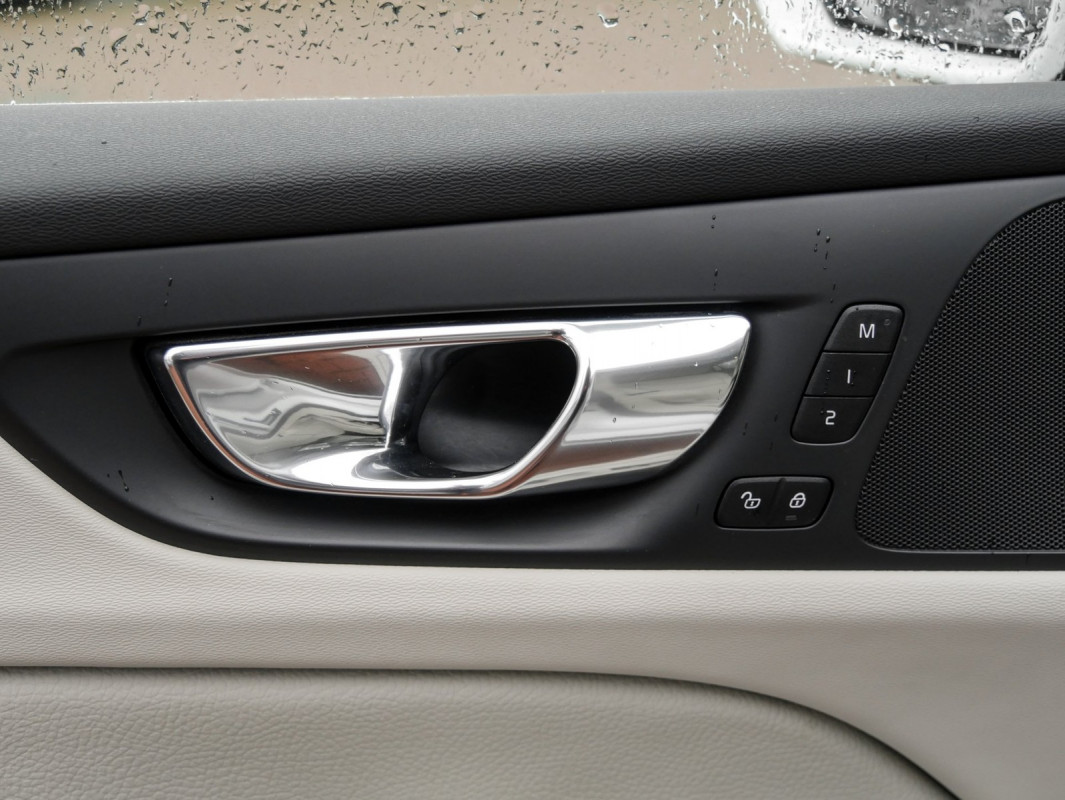 Volvo V60 T8 Twin Engine AWD - Kombi - Weiss - Gebrauchtwagen - Bild 14