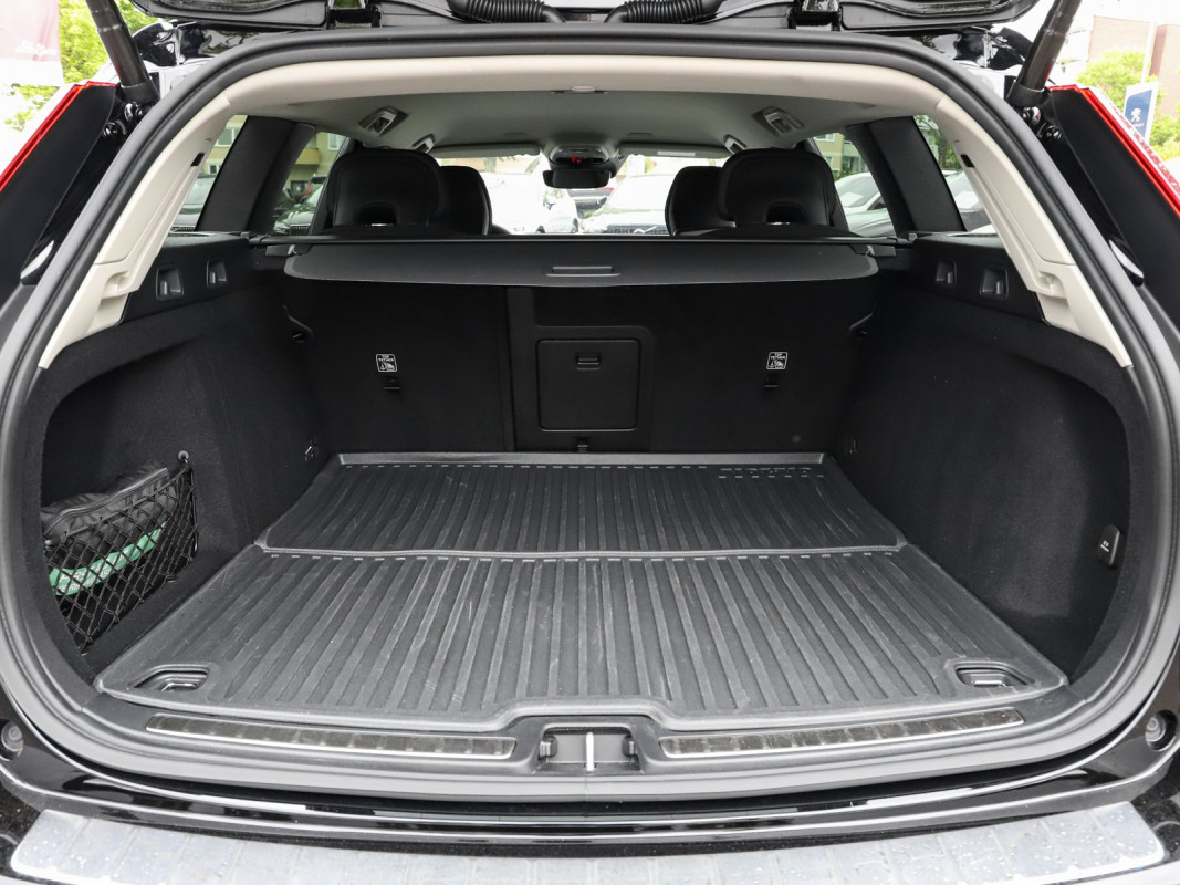 Volvo V60 B4 (D) - Kombi - Schwarz - Gebrauchtwagen - Bild 10