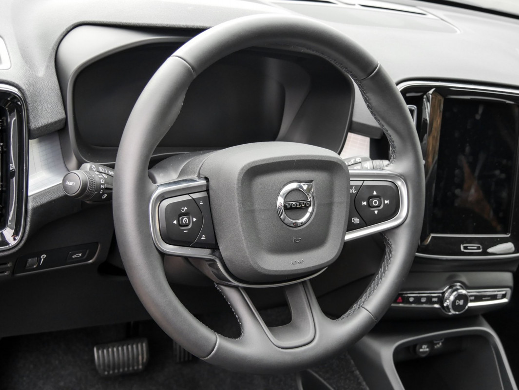 Volvo XC40 T3 - SUV/Off-road - Schwarz - Gebrauchtwagen - Bild 12