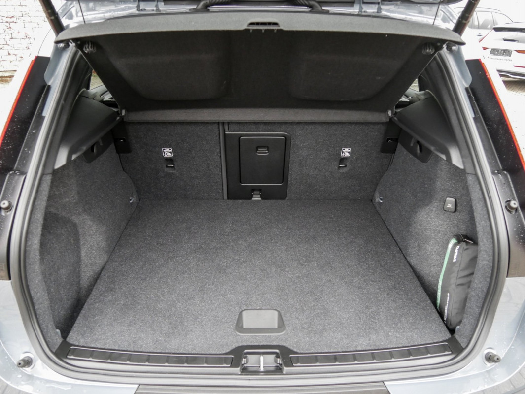 Volvo XC40 T3 Momentum Pro ACC BLIS - SUV/Off-road - Grau - Gebrauchtwagen - Bild 12
