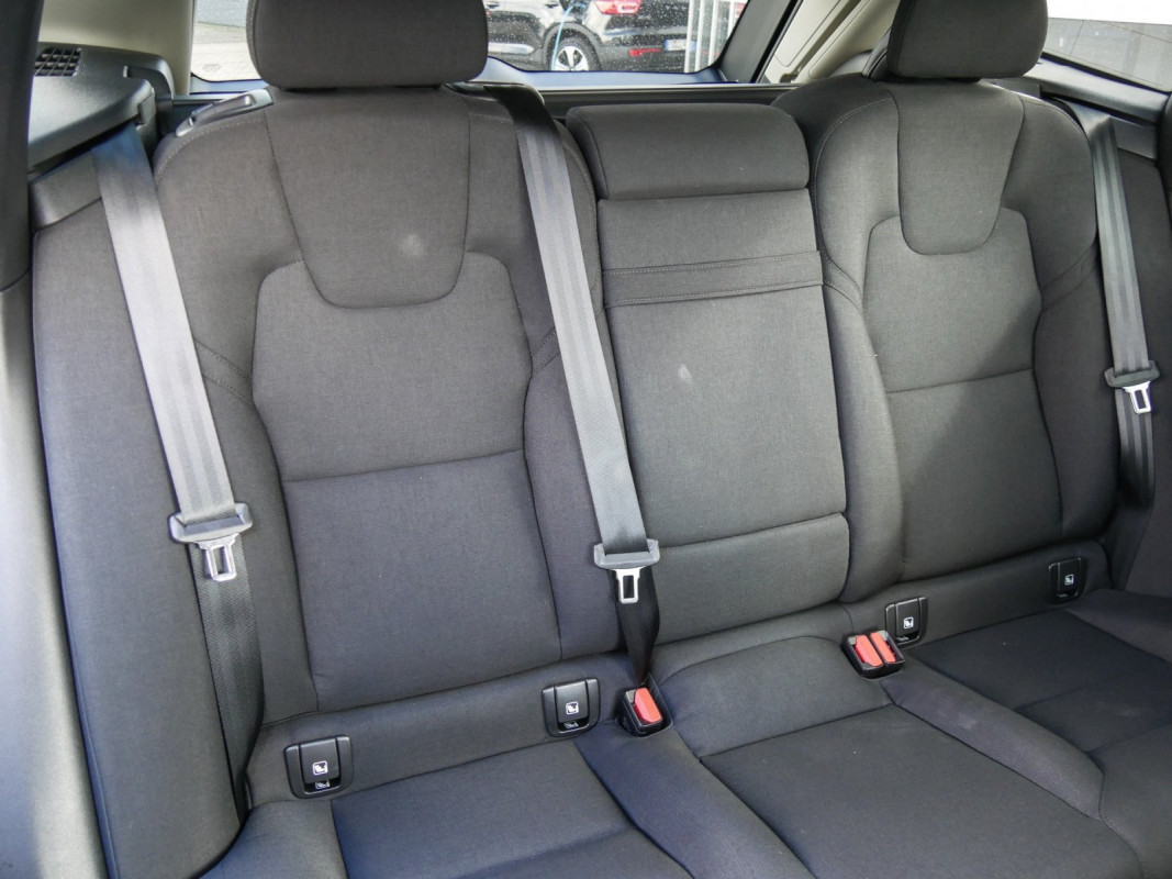 Volvo XC60 B4 Diesel - SUV/Off-road - Schwarz - Gebrauchtwagen - Bild 5