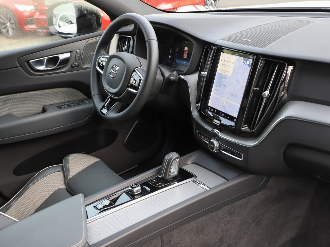 Volvo XC60 T6 AWD Recharge - SUV/Off-road - Weiss - Gebrauchtwagen - Bild 3