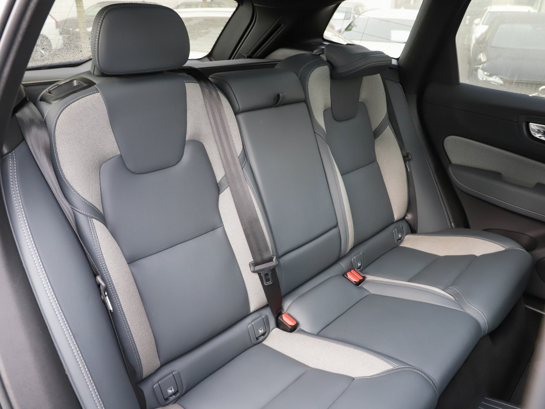 Volvo XC60 T6 AWD Recharge - SUV/Off-road - Weiss - Gebrauchtwagen - Bild 5