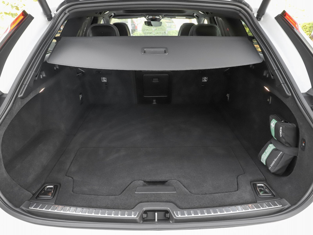 Volvo V90 T6 TE AWD - Kombi - Weiss - Gebrauchtwagen - Bild 13