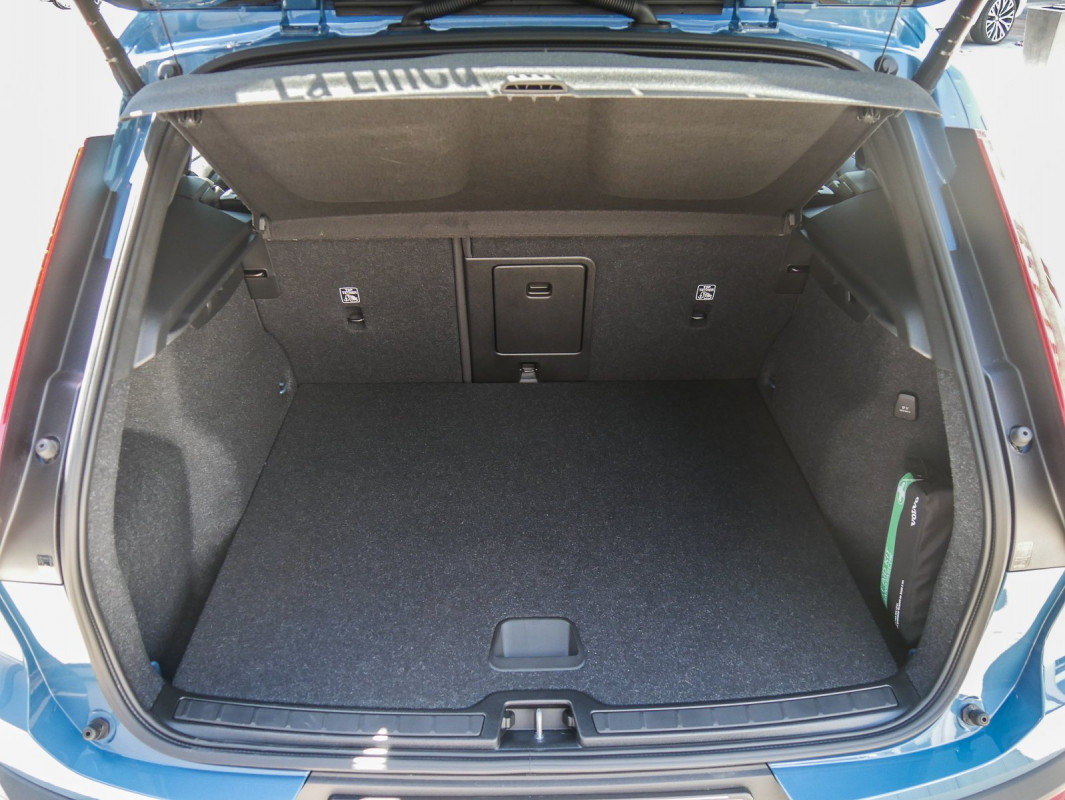 Volvo XC40 T5 Recharge - SUV/Off-road - Blau - Gebrauchtwagen - Bild 12