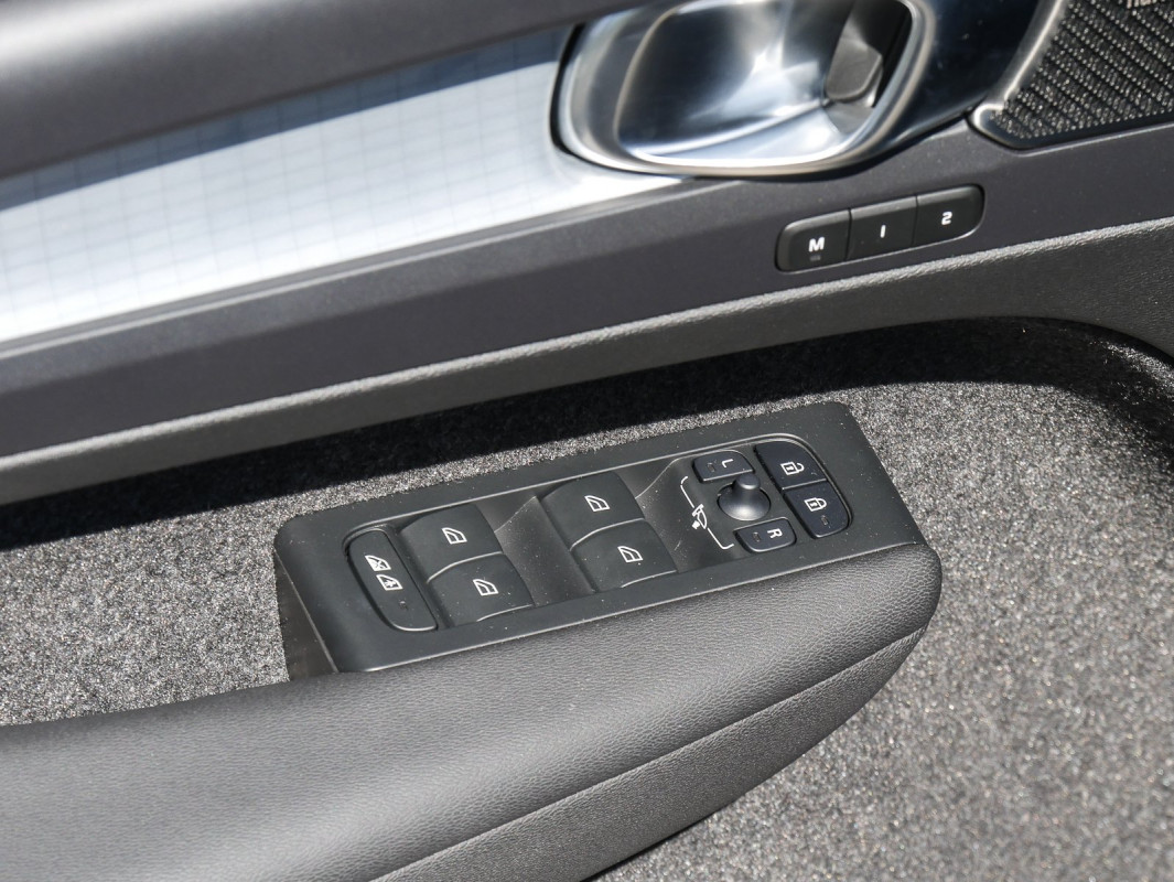 Volvo XC40 T5 Recharge - SUV/Off-road - Blau - Gebrauchtwagen - Bild 13