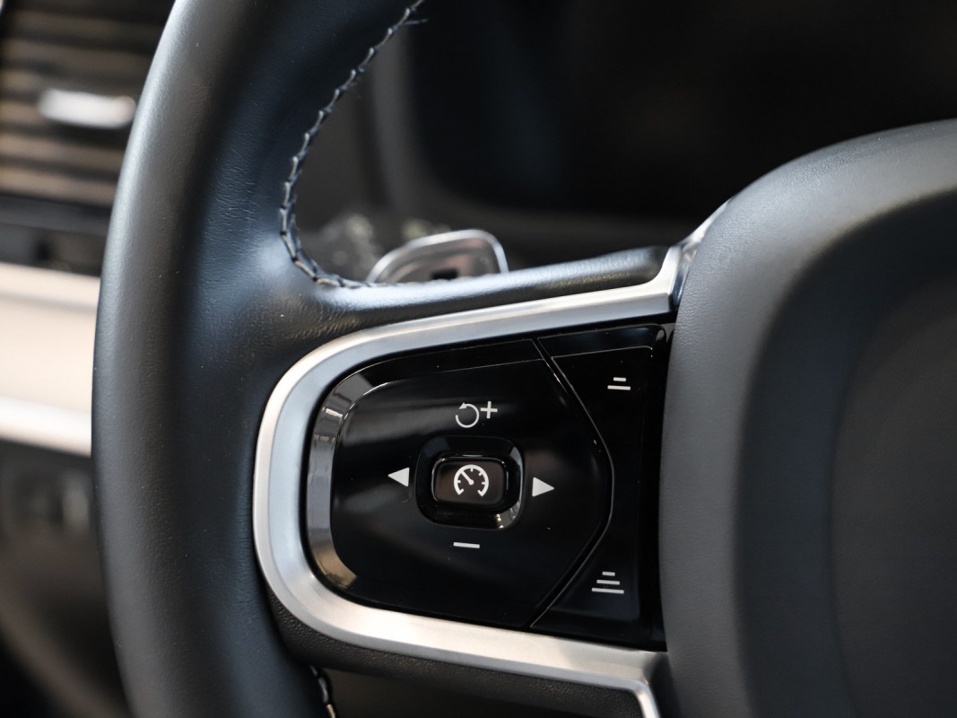 Volvo XC90 B5 (D) AWD - SUV/Off-road - Blau - Gebrauchtwagen - Bild 12