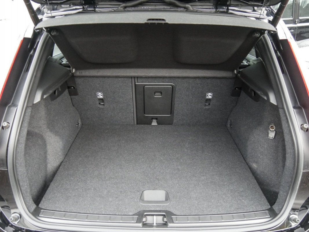 Volvo XC40 T5 Recharge - SUV/Off-road - Schwarz - Gebrauchtwagen - Bild 12