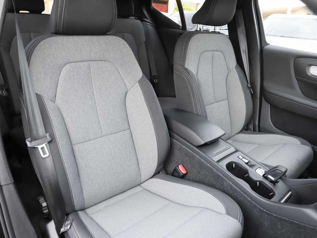 Volvo XC40 T3 INSCRIPTION Expression - SUV/Off-road - Schwarz - Gebrauchtwagen - Bild 7