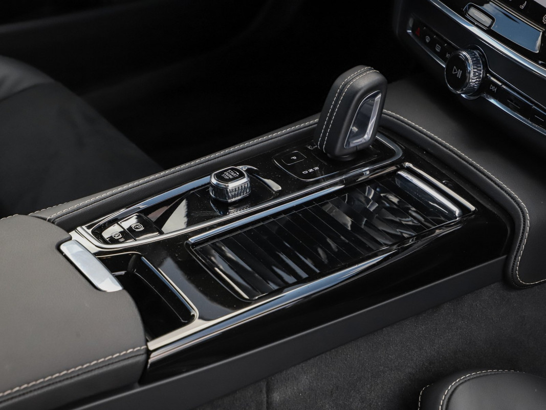 Volvo V90 T8 Twin Engine AWD R-Design Recharge  - Kombi - Schwarz - Gebrauchtwagen - Bild 9