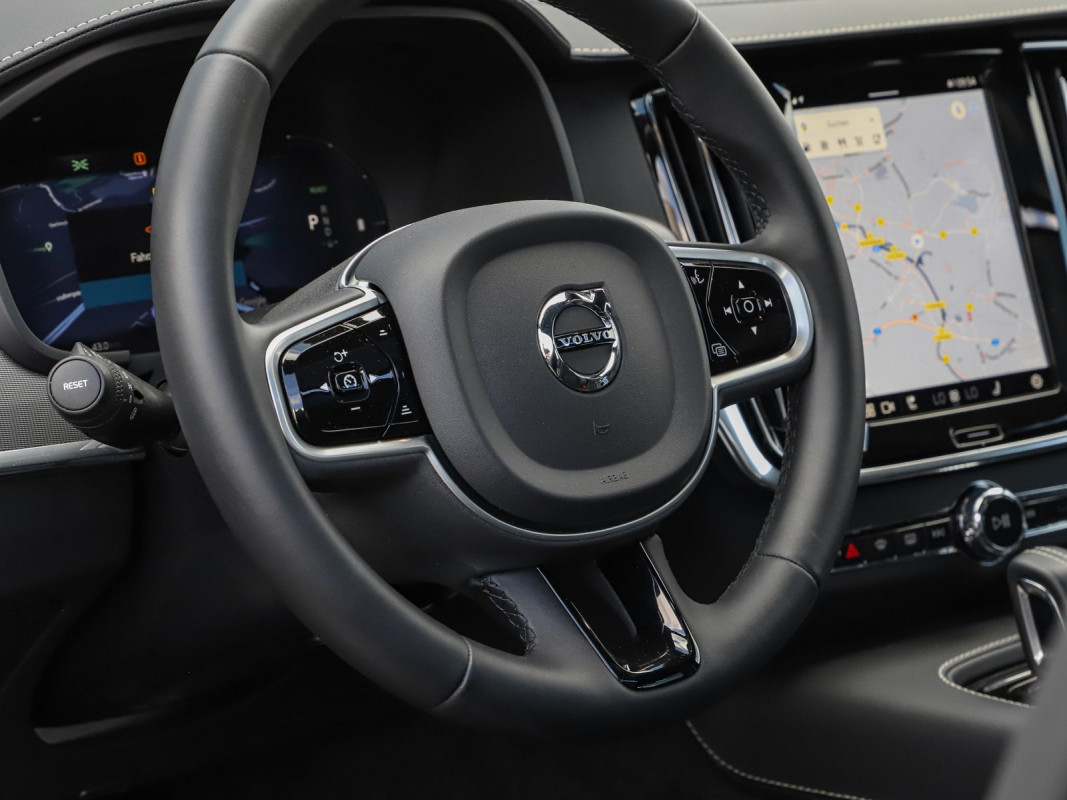 Volvo V90 T8 Twin Engine AWD R-Design Recharge  - Kombi - Schwarz - Gebrauchtwagen - Bild 12