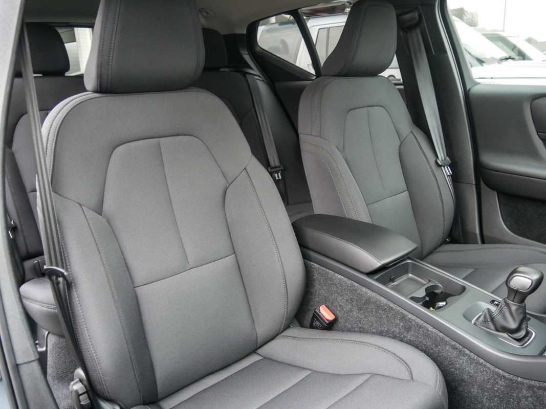 Volvo XC40 Momentum Pro 2WD - SUV/Off-road - Grau - Gebrauchtwagen - Bild 7