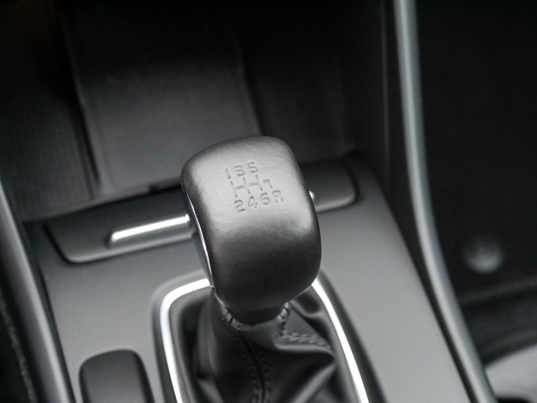 Volvo XC40 Momentum Pro 2WD - SUV/Off-road - Grau - Gebrauchtwagen - Bild 15