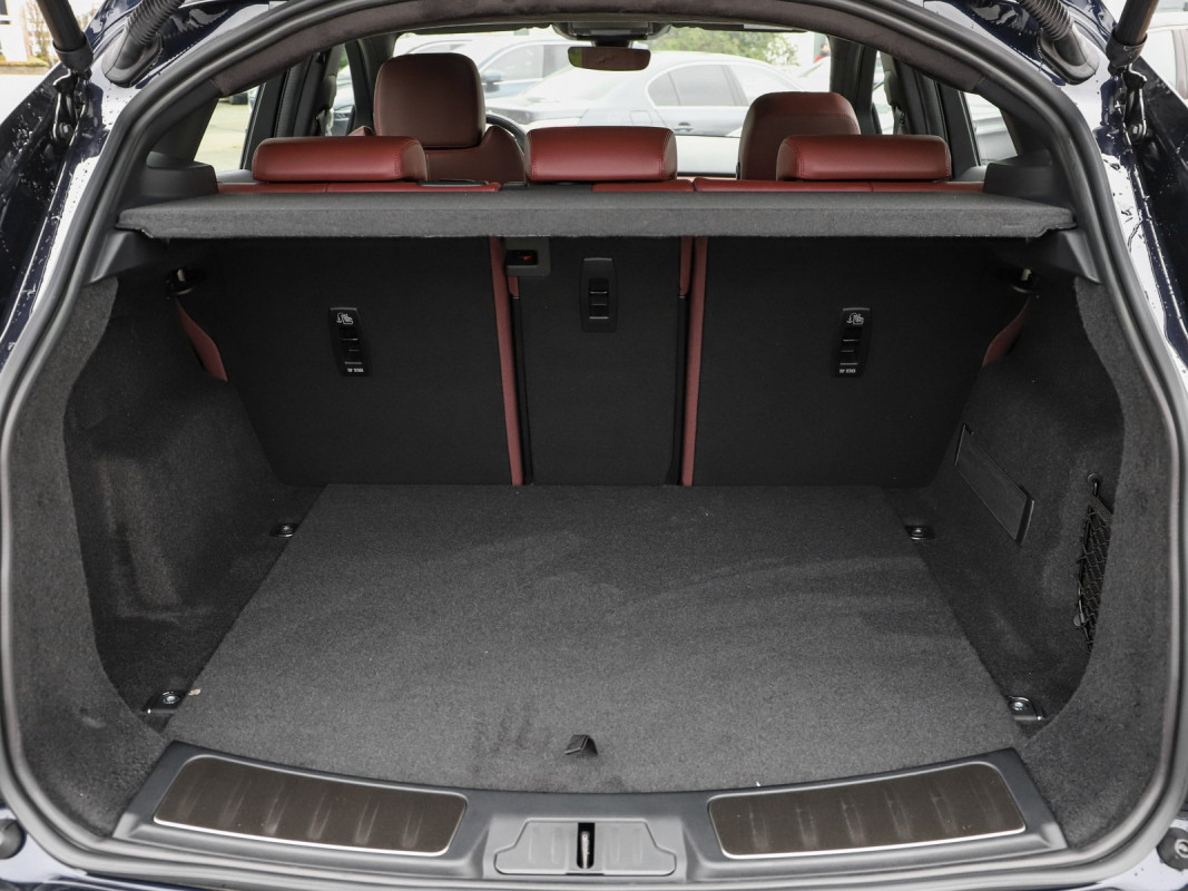 Jaguar E-PACE - SUV/Off-road - Blau - Tageszulassung - Bild 10