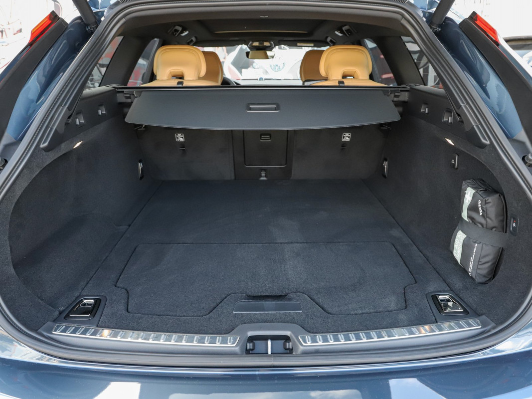 Volvo V90 B5 (Diesel) AWD - Kombi - Blau - Neuwagen - Bild 9