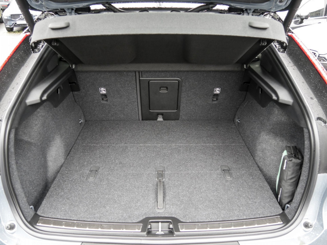 Volvo C40 Twin Motor - SUV/Off-road - Grau - Gebrauchtwagen - Bild 12