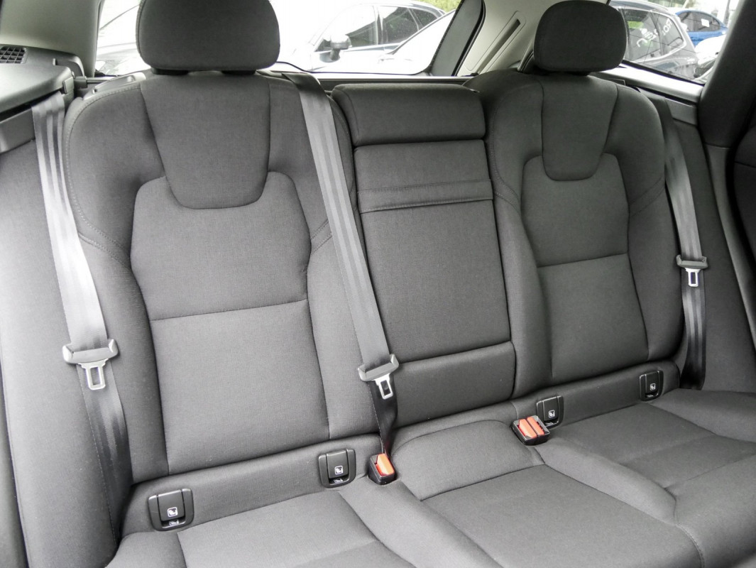 Volvo XC60 T6 AWD - SUV/Off-road - Weiss - Gebrauchtwagen - Bild 5