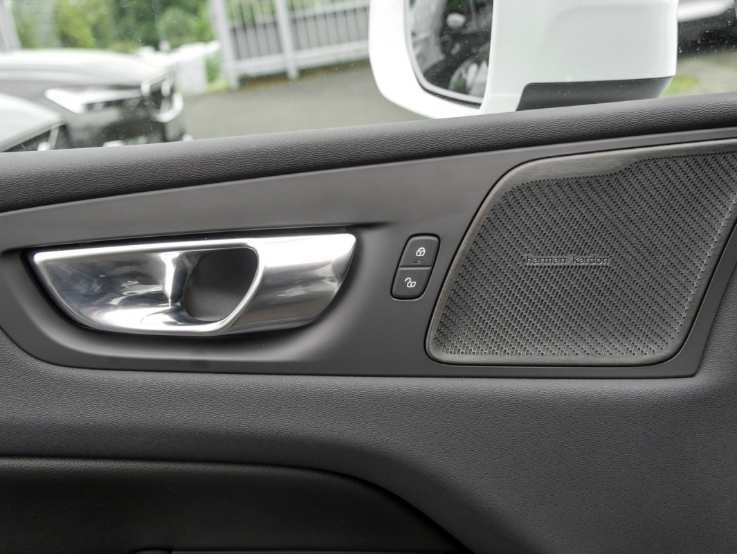 Volvo XC60 T6 AWD - SUV/Off-road - Weiss - Gebrauchtwagen - Bild 13