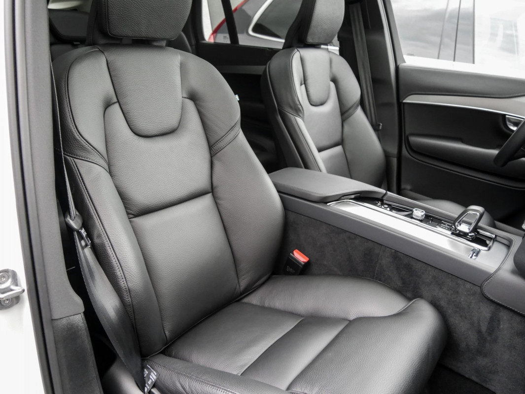 Volvo XC90 B5 (D) AWD - SUV/Off-road - Weiss - Gebrauchtwagen - Bild 7