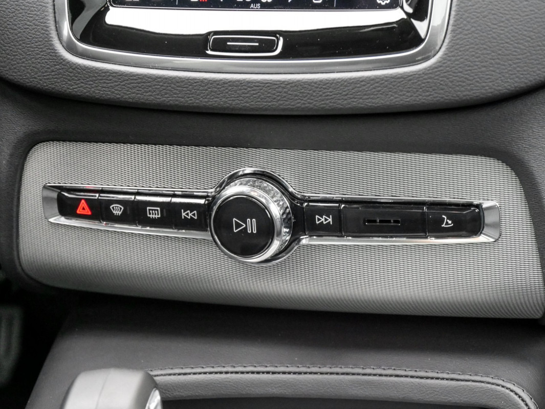 Volvo XC90 B5 (D) AWD - SUV/Off-road - Weiss - Gebrauchtwagen - Bild 11