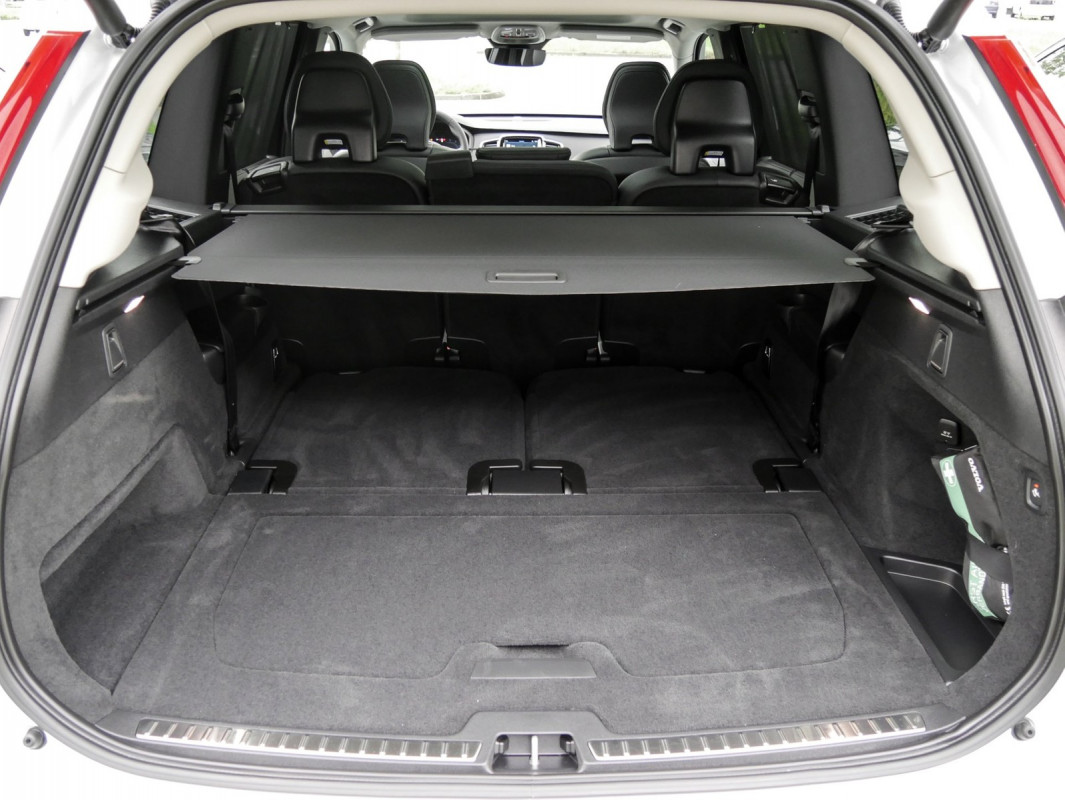 Volvo XC90 B5 (D) AWD - SUV/Off-road - Weiss - Gebrauchtwagen - Bild 12