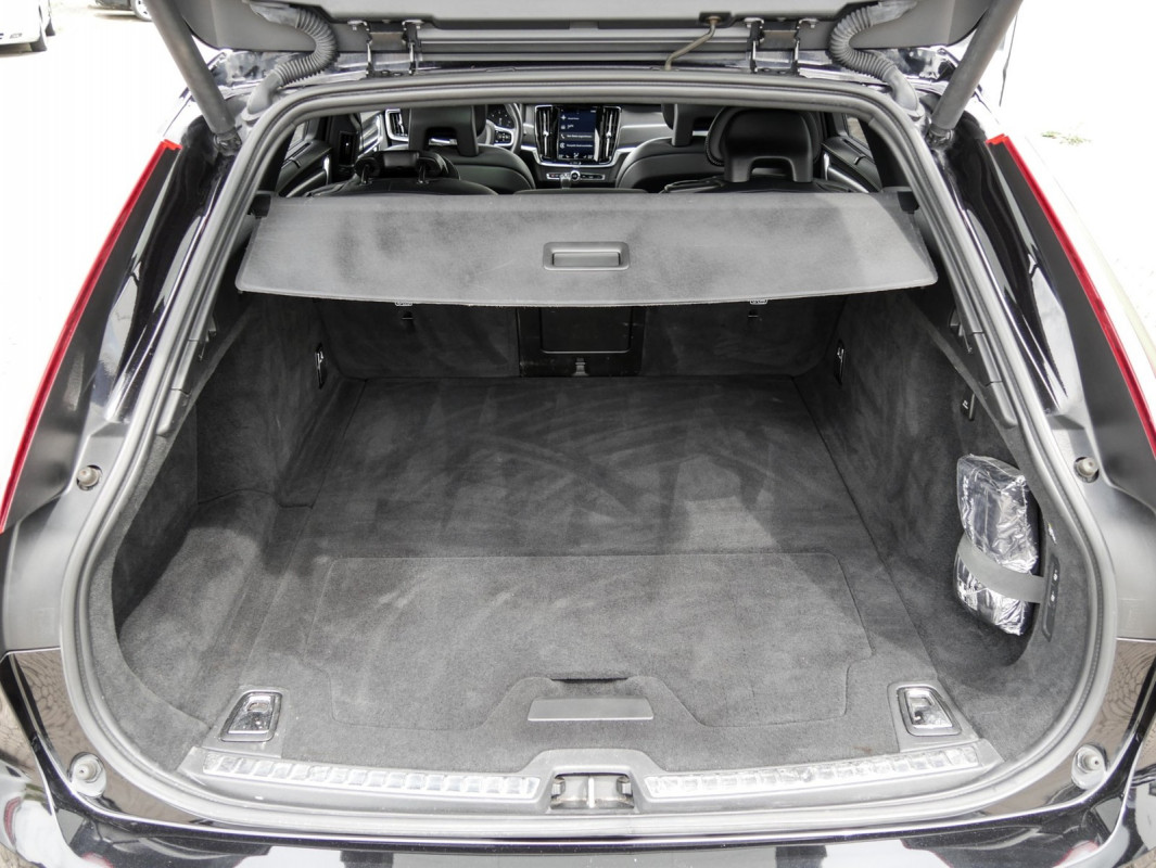 Volvo V90 D5 AWD - Kombi - Schwarz - Gebrauchtwagen - Bild 12
