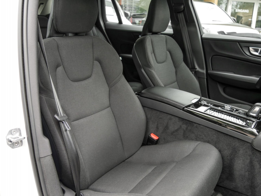 Volvo V60 T6 Recharge AWD - Kombi - Weiss - Gebrauchtwagen - Bild 7