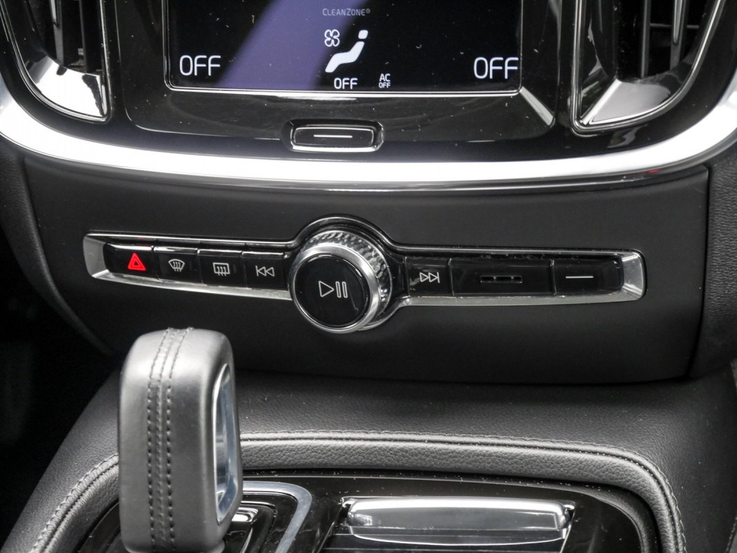 Volvo V60 T6 Recharge AWD - Kombi - Weiss - Gebrauchtwagen - Bild 11