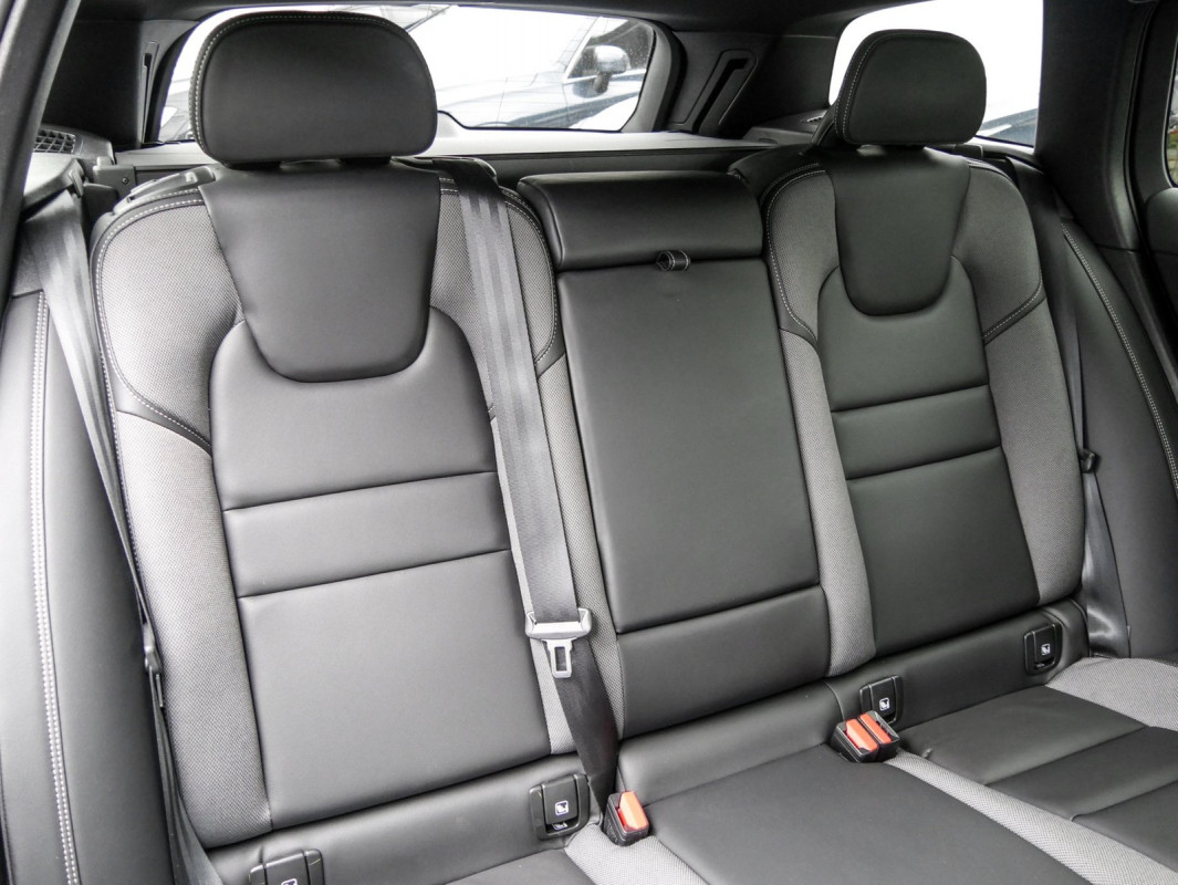 Volvo V60 Recharge T8 AWD - Kombi - Schwarz - Gebrauchtwagen - Bild 5