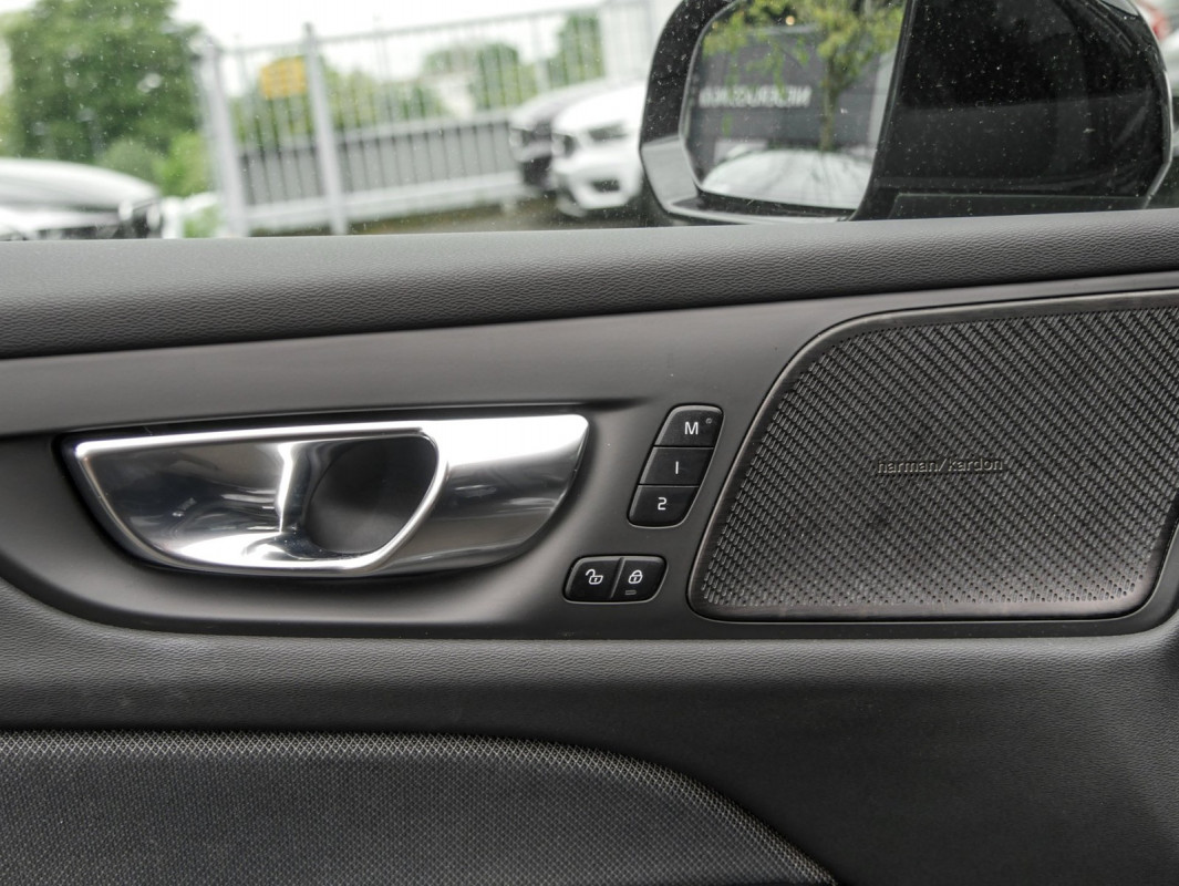 Volvo V60 Recharge T8 AWD - Kombi - Schwarz - Gebrauchtwagen - Bild 13