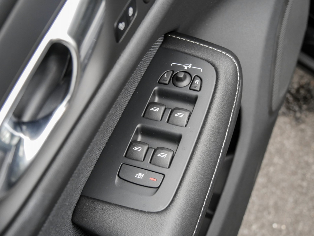 Volvo V60 Recharge T8 AWD - Kombi - Schwarz - Gebrauchtwagen - Bild 14