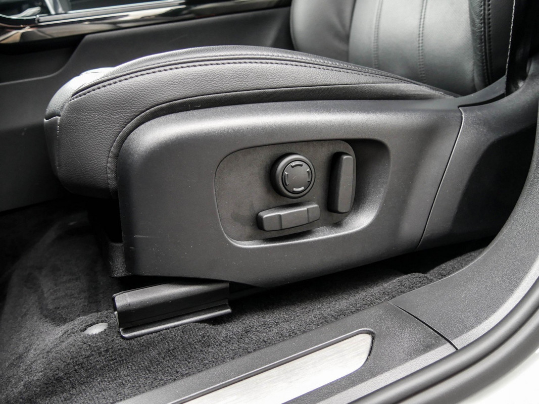 Land Rover Range Rover Evoque R-Dynamic SE - SUV/Off-road - Weiss - Gebrauchtwagen - Bild 14