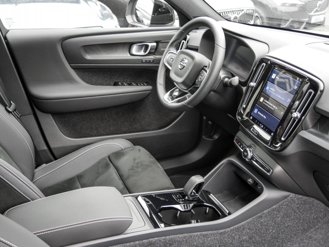 Volvo C40 Twin AWD - SUV/Off-road - Grau - Gebrauchtwagen - Bild 3