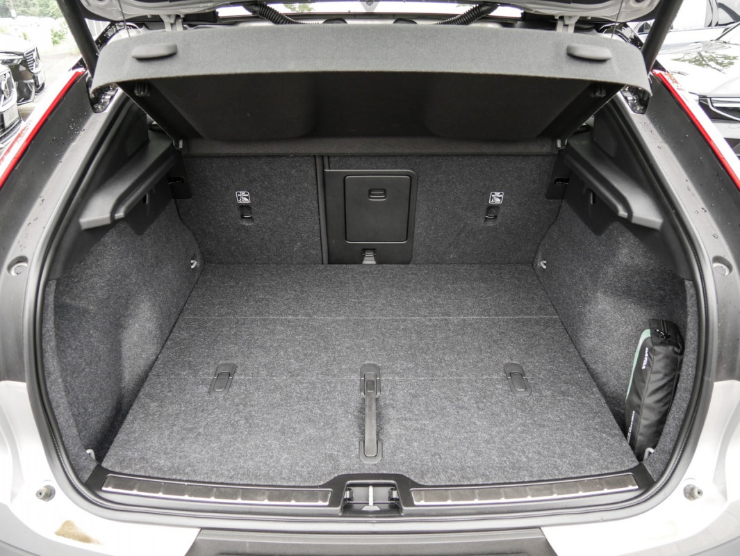 Volvo C40 Twin AWD - SUV/Off-road - Grau - Gebrauchtwagen - Bild 12