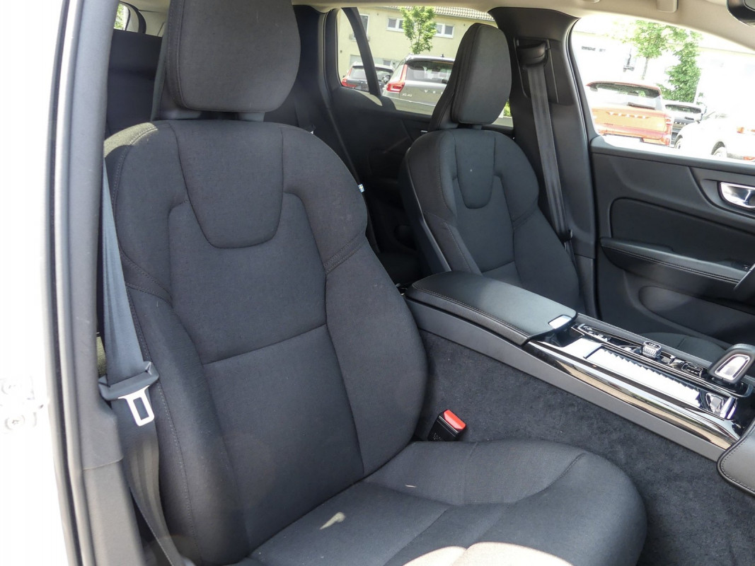 Volvo V60 T6 AWD - Kombi - Weiss - Gebrauchtwagen - Bild 7