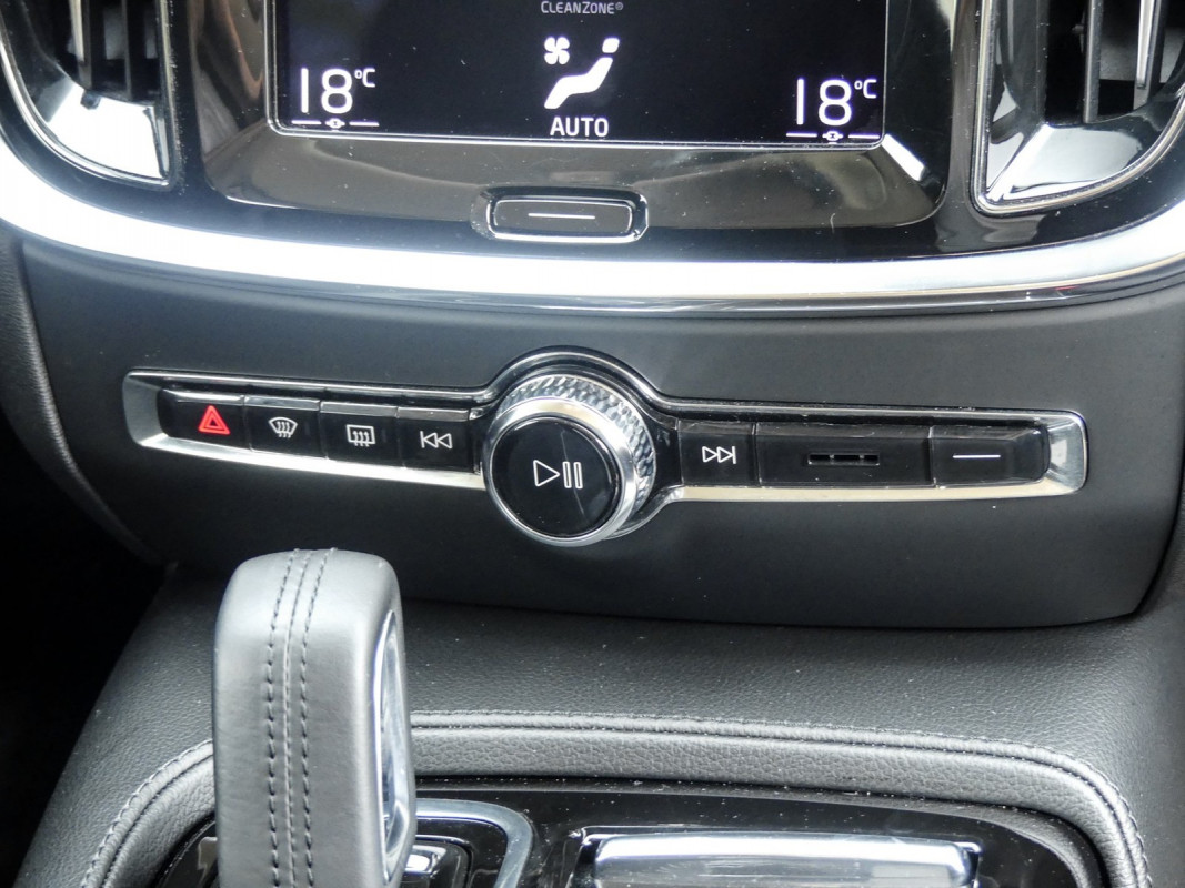 Volvo V60 T6 AWD - Kombi - Weiss - Gebrauchtwagen - Bild 10