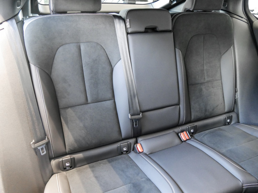 Volvo C40 Twin AWD - SUV/Off-road - Silber - Bild 5