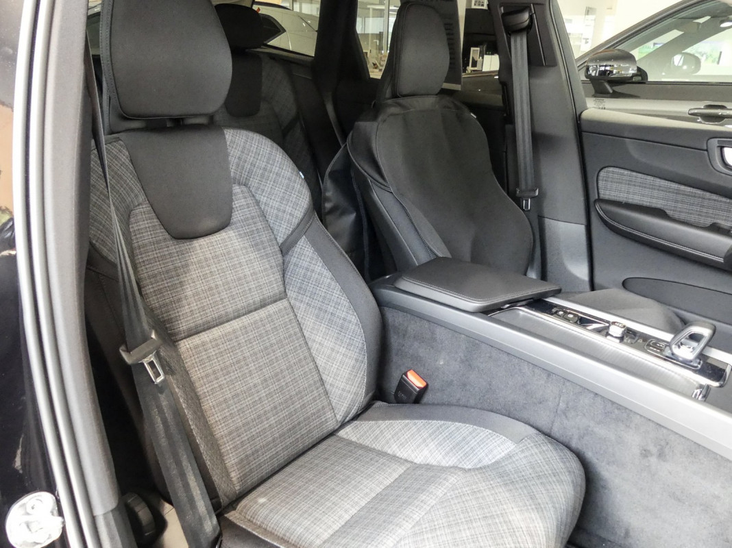 Volvo XC60 B4 Diesel - SUV/Off-road - Schwarz - Neuwagen - Bild 6