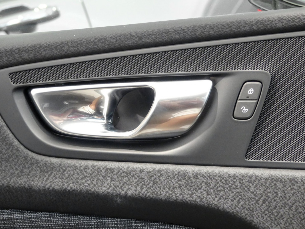 Volvo XC60 B4 Diesel - SUV/Off-road - Schwarz - Neuwagen - Bild 9