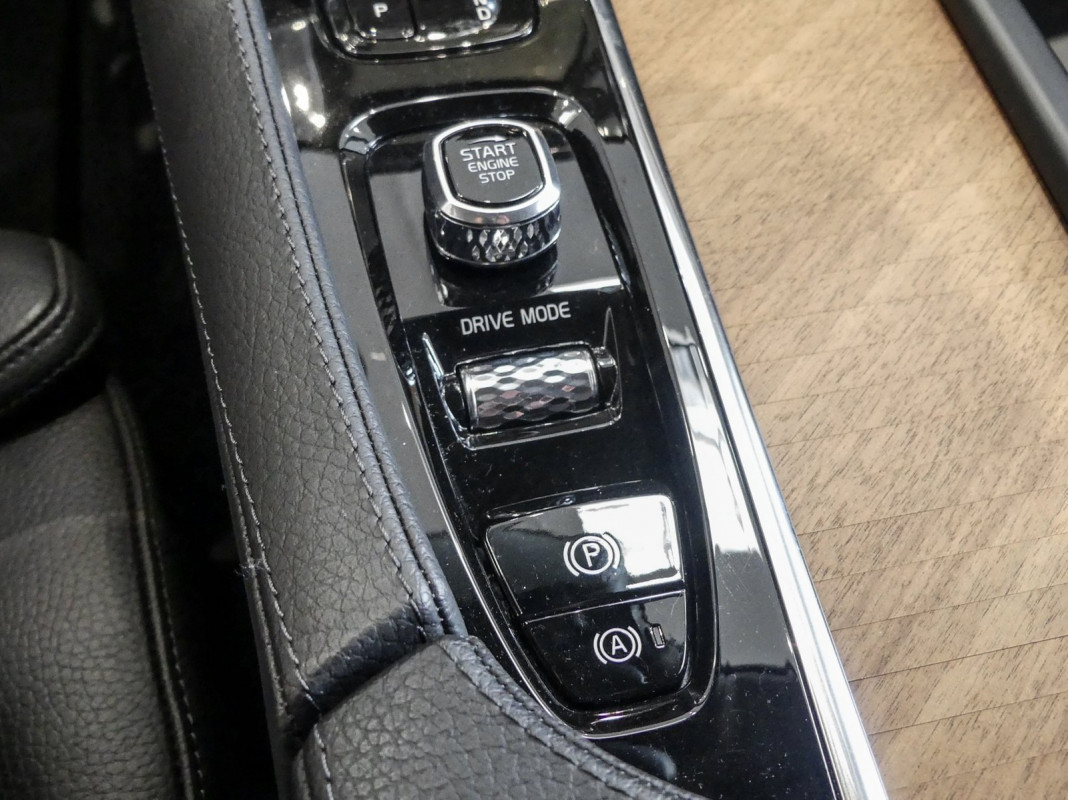 Volvo XC90 B5 (D) AWD - SUV/Off-road - Weiss - Gebrauchtwagen - Bild 14
