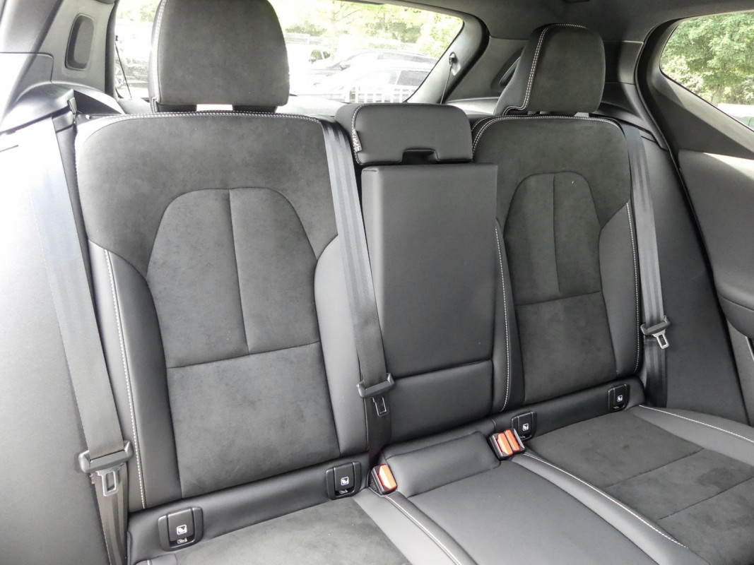 Volvo XC40 Recharge AWD - SUV/Off-road - Weiss - Gebrauchtwagen - Bild 5