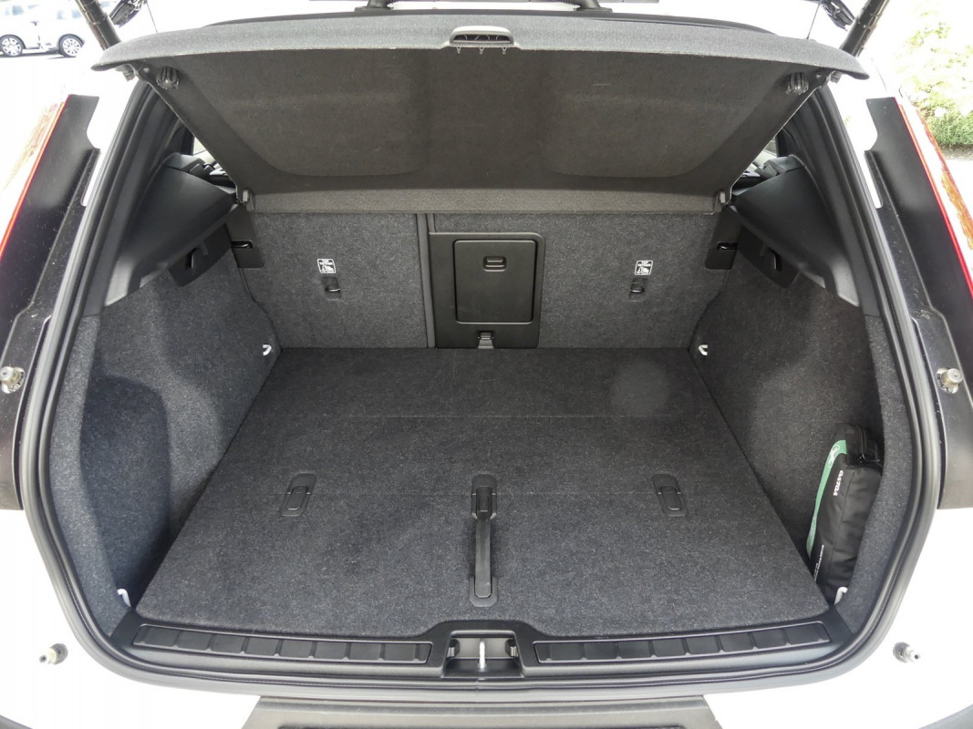 Volvo XC40 Recharge AWD - SUV/Off-road - Weiss - Gebrauchtwagen - Bild 12
