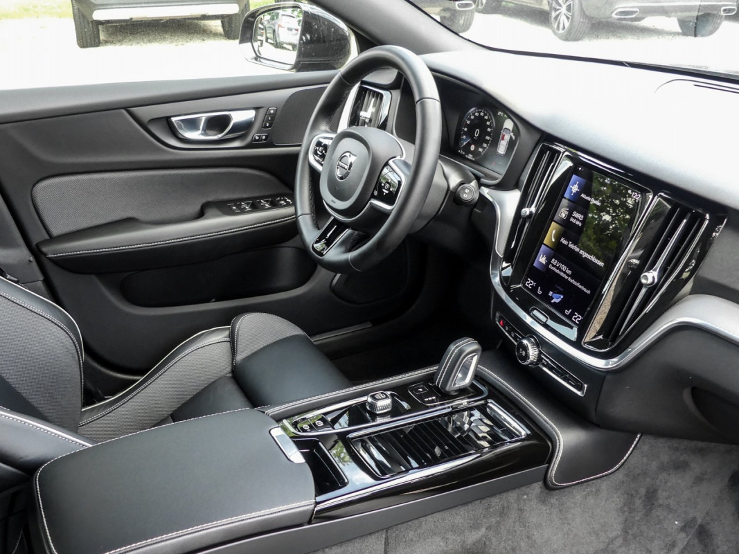Volvo V60 T6 AWD - Kombi - Schwarz - Gebrauchtwagen - Bild 3