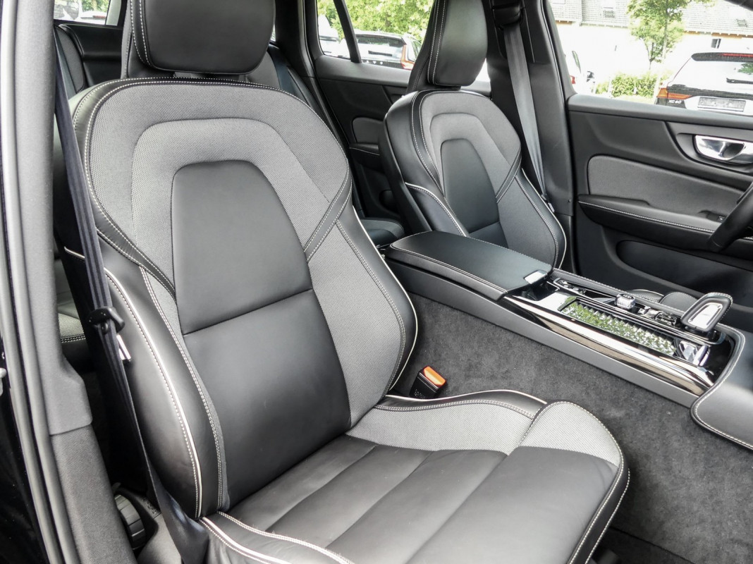 Volvo V60 T6 AWD - Kombi - Schwarz - Gebrauchtwagen - Bild 7