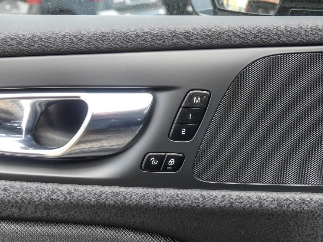Volvo V60 T6 AWD - Kombi - Schwarz - Gebrauchtwagen - Bild 11