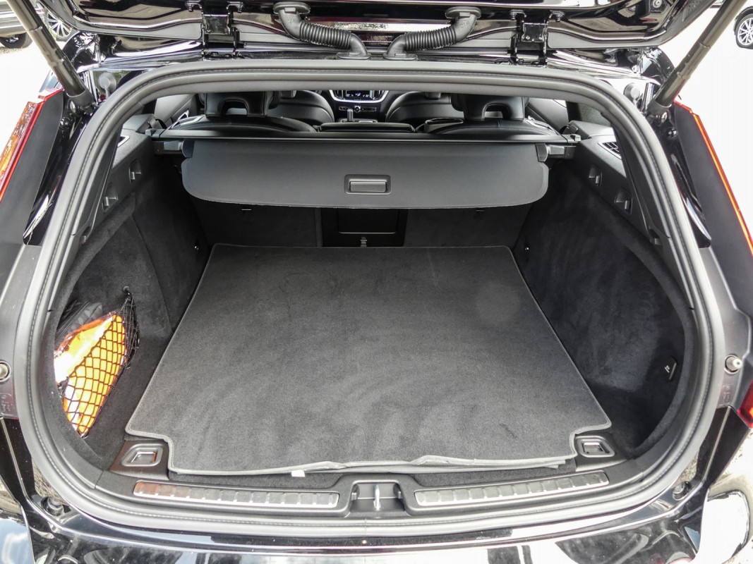 Volvo V60 T6 AWD - Kombi - Schwarz - Gebrauchtwagen - Bild 12