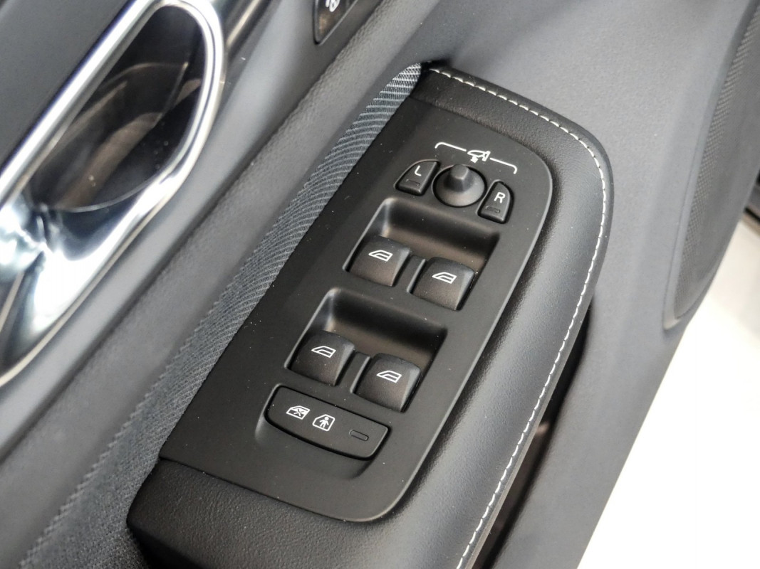 Volvo S60 T8 Recharge - Limousine - Schwarz - Gebrauchtwagen - Bild 13